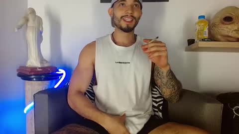 Snapshot of morgann_jones chatting on 11/25/25, 12:10 morgan online show from 11/25/25, 12:10