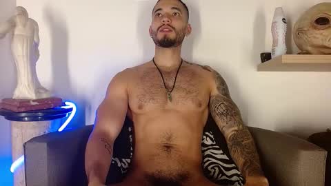 Snapshot of morgann_jones chatting on 11/25/25, 06:08 morgan online show from 11/25/25, 06:08