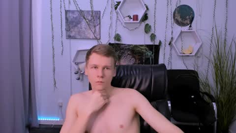 Snapshot of mory_arti chatting on 12/17/24, 04:23 Welcome here online show from 12/17/24, 04:23