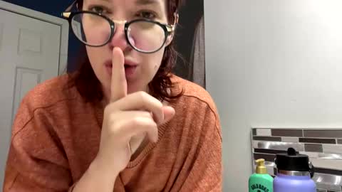 Snapshot of mossy_mommy chatting on 02/16/25, 01:38 Mossy Mommy online show from 02/16/25, 01:38
