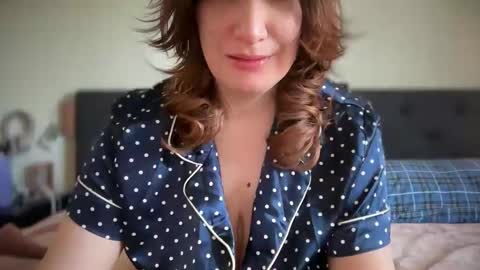 Snapshot of mossy_mommy chatting on 05/08/26, 12:43 Mossy Mommy online show from 05/08/26, 12:43