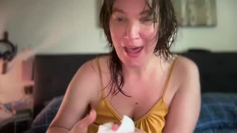 Snapshot of mossy_mommy chatting on 07/10/26, 03:25 Mossy Mommy online show from 07/10/26, 03:25