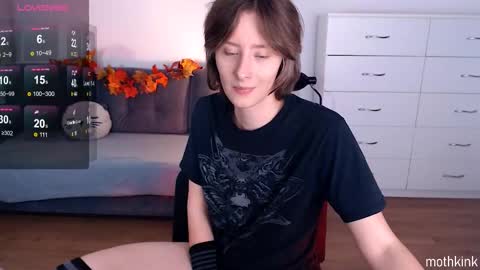 Snapshot of mothkink chatting on 10/17/25, 04:53 mothkink Moth  -  online show from 10/17/25, 04:53
