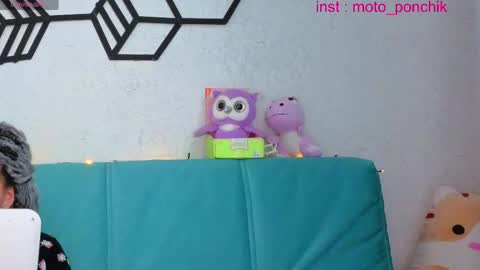 Snapshot of moto_ponchik chatting on 04/21/26, 06:41 Kris online show from 04/21/26, 06:41