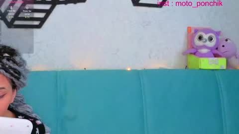 Snapshot of moto_ponchik chatting on 04/25/26, 10:07 Kris online show from 04/25/26, 10:07