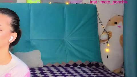 Snapshot of moto_ponchik chatting on 05/05/26, 05:48 Kris online show from 05/05/26, 05:48