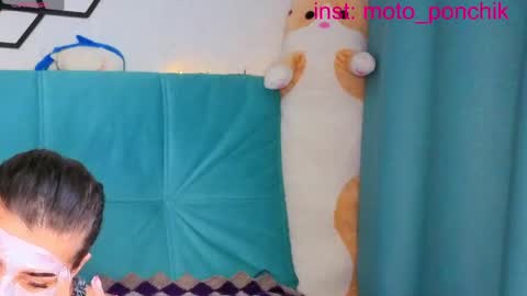 Snapshot of moto_ponchik chatting on 06/01/26, 05:53 Kris online show from 06/01/26, 05:53