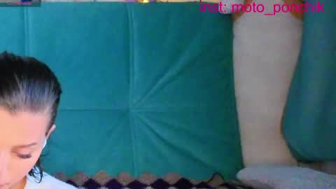 Snapshot of moto_ponchik chatting on 06/03/26, 02:36 Kris online show from 06/03/26, 02:36