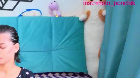 Snapshot of moto_ponchik chatting on 06/05/26, 05:58 Kris online show from 06/05/26, 05:58