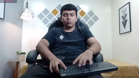 Mou Fly online show from 09/18/25, 12:40