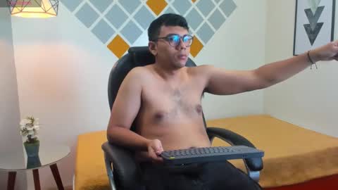 Mou Fly online show from 10/08/25, 11:41