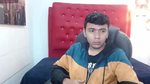 Mou Fly online show from 10/26/25, 12:55