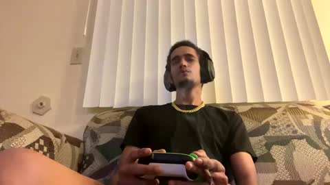Snapshot of mouli23r chatting on 09/20/25, 02:45 mouli23r online show from 09/20/25, 02:45