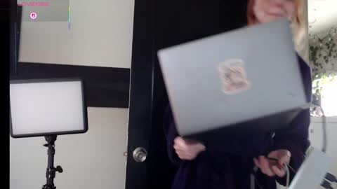 Snapshot of mousiegirl chatting on 10/23/25, 08:40 Mousie online show from 10/23/25, 08:40