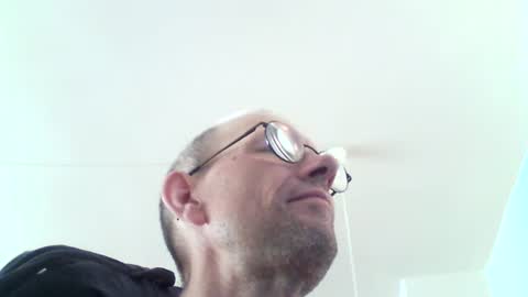 Snapshot of moviem1978 chatting on 07/13/26, 01:58 Frederik online show from 07/13/26, 01:58