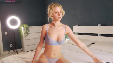 Elizabeth online show from 09/13/25, 11:10