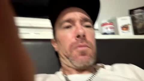 Snapshot of mr_a420 chatting on 12/17/25, 09:21 mr_a420 online show from 12/17/25, 09:21