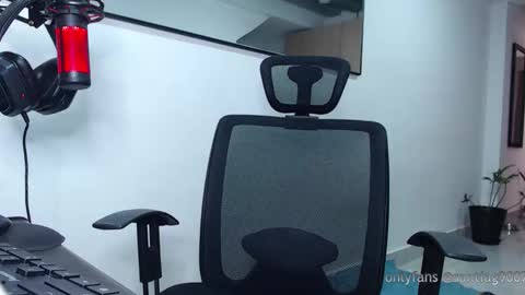 chris online show from 10/05/25, 01:20