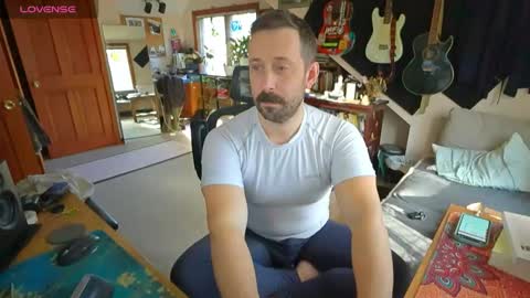 Snapshot of mr_foxxy chatting on 12/01/25, 02:22 ninko online show from 12/01/25, 02:22