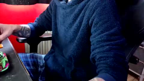 mr_hung_uk38 online show from 10/22/25, 08:47