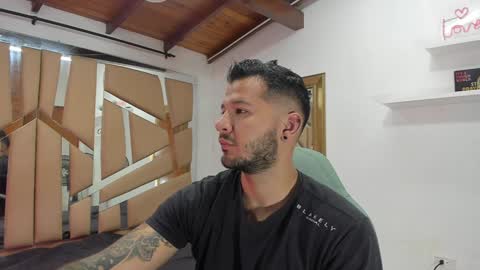 MIKEE online show from 12/31/24, 03:01