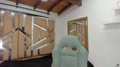 MIKEE online show from 01/11/25, 03:02
