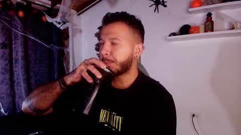 Snapshot of mr_mikee_ chatting on 10/29/25, 03:09 MIKEE online show from 10/29/25, 03:09