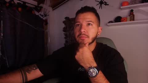 Snapshot of mr_mikee_ chatting on 10/30/25, 03:08 MIKEE online show from 10/30/25, 03:08