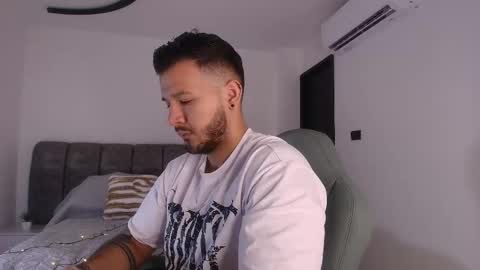 Snapshot of mr_mikee_ chatting on 11/06/25, 03:07 MIKEE online show from 11/06/25, 03:07