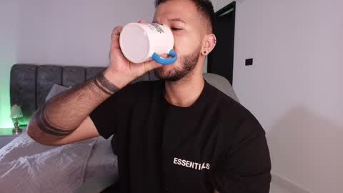 Snapshot of mr_mikee_ chatting on 11/08/25, 03:18 MIKEE online show from 11/08/25, 03:18