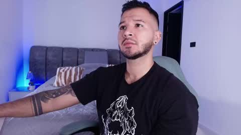 Snapshot of mr_mikee_ chatting on 11/11/25, 03:06 MIKEE online show from 11/11/25, 03:06