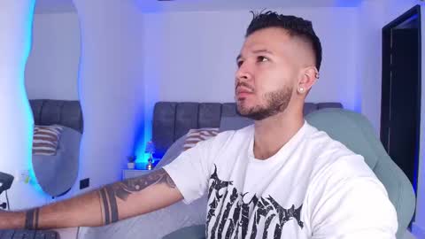 Snapshot of mr_mikee_ chatting on 11/12/25, 03:07 MIKEE online show from 11/12/25, 03:07