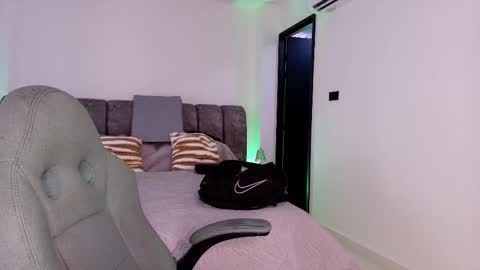 Snapshot of mr_mikee_ chatting on 11/13/25, 03:16 MIKEE online show from 11/13/25, 03:16