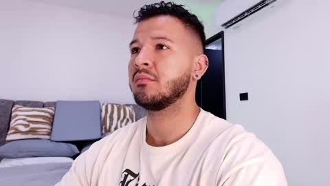 Snapshot of mr_mikee_ chatting on 11/14/25, 03:05 MIKEE online show from 11/14/25, 03:05