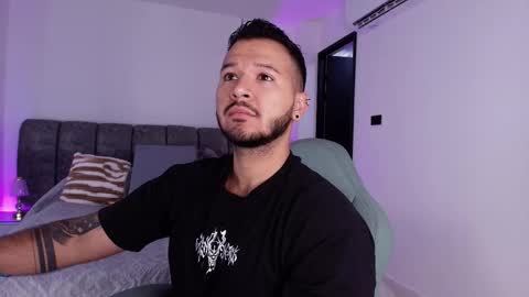 Snapshot of mr_mikee_ chatting on 11/25/25, 03:06 MIKEE online show from 11/25/25, 03:06