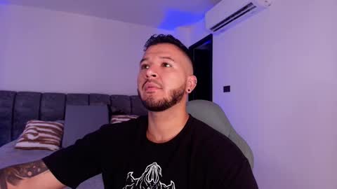 Snapshot of mr_mikee_ chatting on 11/26/25, 03:07 MIKEE online show from 11/26/25, 03:07