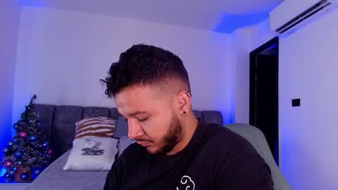 Snapshot of mr_mikee_ chatting on 11/30/25, 03:10 MIKEE online show from 11/30/25, 03:10