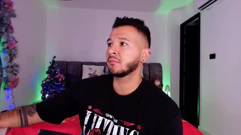 Snapshot of mr_mikee_ chatting on 12/03/25, 03:03 MIKEE online show from 12/03/25, 03:03