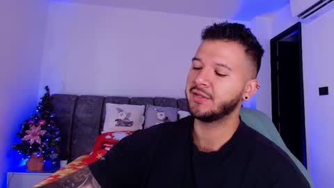 Snapshot of mr_mikee_ chatting on 12/04/25, 03:05 MIKEE online show from 12/04/25, 03:05