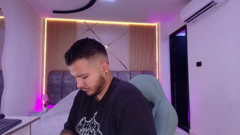 Snapshot of mr_mikee_ chatting on 04/08/26, 03:06 MIKEE online show from 04/08/26, 03:06