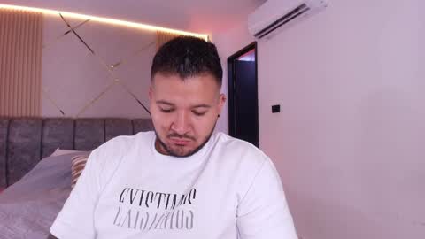 Snapshot of mr_mikee_ chatting on 04/09/26, 03:06 MIKEE online show from 04/09/26, 03:06