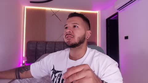 Snapshot of mr_mikee_ chatting on 04/16/26, 03:07 MIKEE online show from 04/16/26, 03:07
