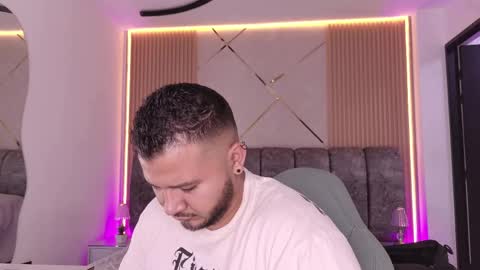 Snapshot of mr_mikee_ chatting on 05/26/26, 03:02 MIKEE online show from 05/26/26, 03:02