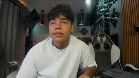 mr_mois online show from 06/17/26, 05:21