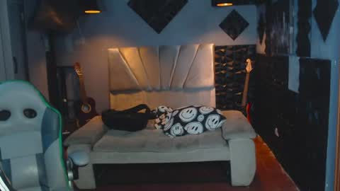 mr_mois online show from 06/21/26, 05:43