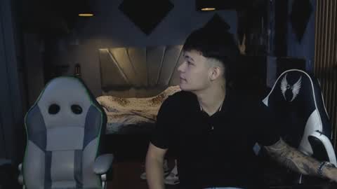 mr_mois online show from 06/30/26, 08:37