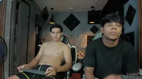mr_mois online show from 07/07/26, 07:23