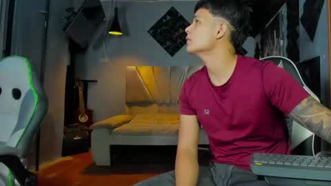 mr_mois online show from 07/28/26, 08:52