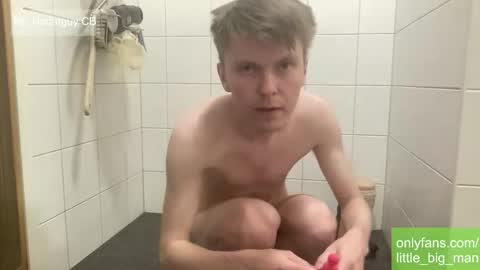 Snapshot of mr_notfatguy chatting on 10/26/25, 11:42 notfatguy online show from 10/26/25, 11:42