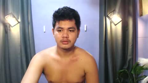 Snapshot of mr_olivercummerx chatting on 10/21/25, 01:39 mr_olivercummerx online show from 10/21/25, 01:39